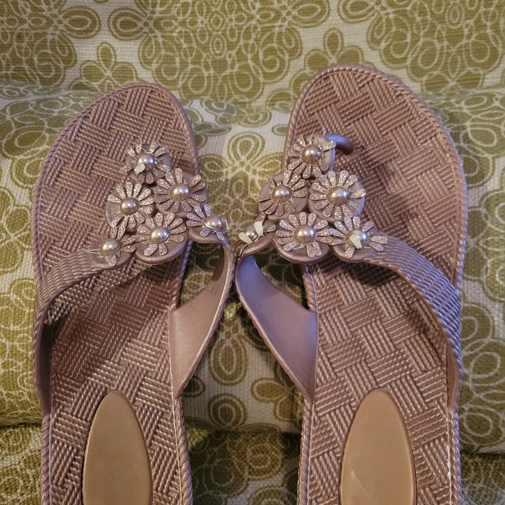 Women's Floral Embellished Thong Sandals - Champagne